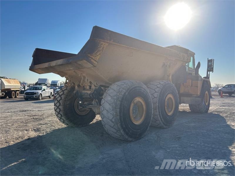 Komatsu HM400-1 Liigendraamiga pinnaseveokid