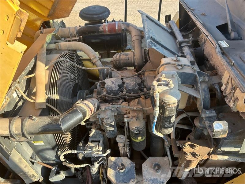 Komatsu HM400-1 Liigendraamiga pinnaseveokid
