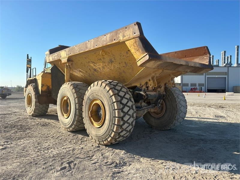 Komatsu HM400-1 Liigendraamiga pinnaseveokid