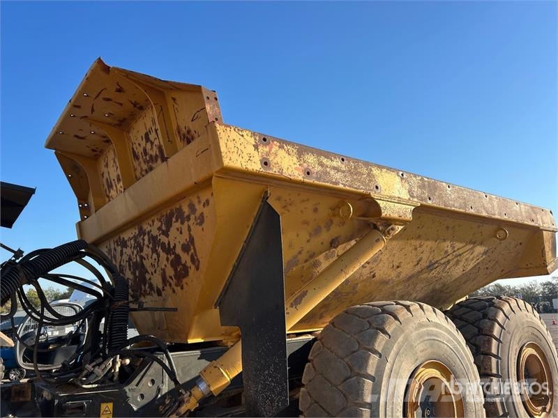 Komatsu HM400-1 Liigendraamiga pinnaseveokid