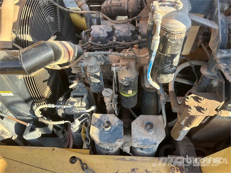 Komatsu HM400-1 Liigendraamiga pinnaseveokid
