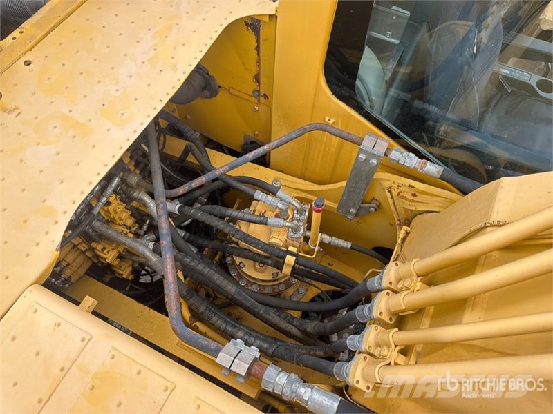 Komatsu PC 210 LC 11 Tracked Excavator Crawler excavators