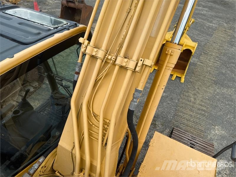 Komatsu PC 210 LC 11 Tracked Excavator Crawler excavators