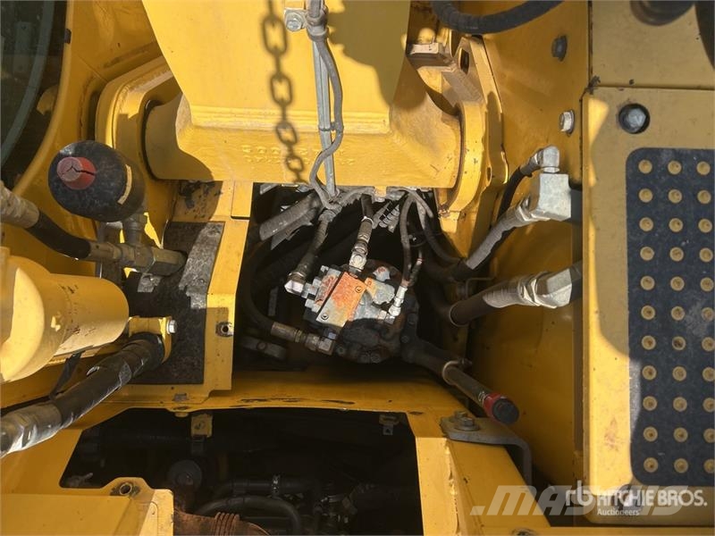 Komatsu PC138USLC-10 Tracked Excavator 大型油圧ショベル12t以上(パワーショベル・ユンボ)