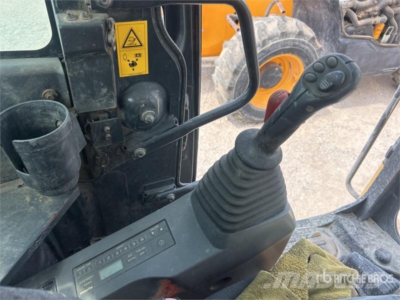 Komatsu PC138USLC-10 Tracked Excavator 大型油圧ショベル12t以上(パワーショベル・ユンボ)
