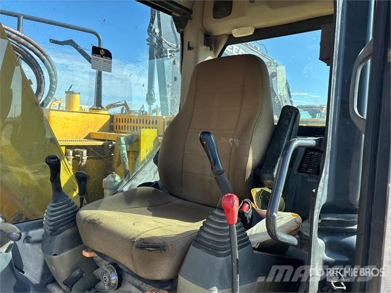 Komatsu PC138USLC-10 Tracked Excavator Kāpurķēžu ekskavatori