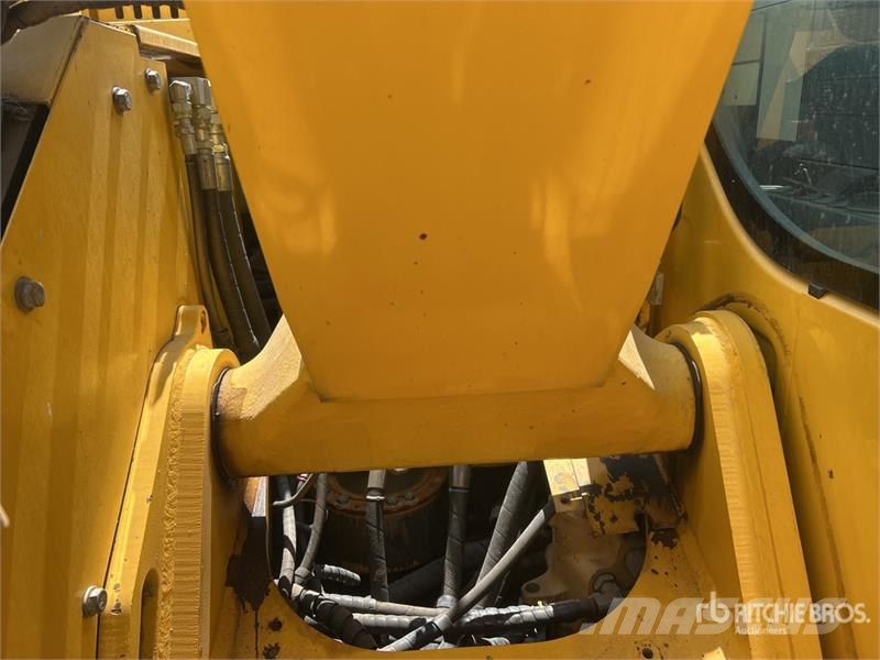 Komatsu PC138USLC-10 Tracked Excavator 大型油圧ショベル12t以上(パワーショベル・ユンボ)