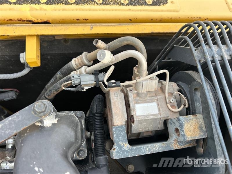 Komatsu PC200LC-8 Tracked Excavator Crawler excavators