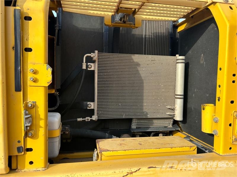 Komatsu PC200LC-8 Tracked Excavator Crawler excavators