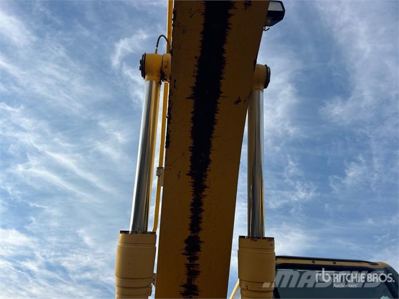 Komatsu PC200LC-8 Tracked Excavator Crawler excavators