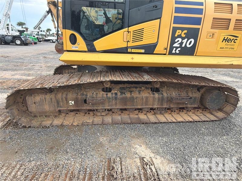 Komatsu PC210LC-11 Kāpurķēžu ekskavatori