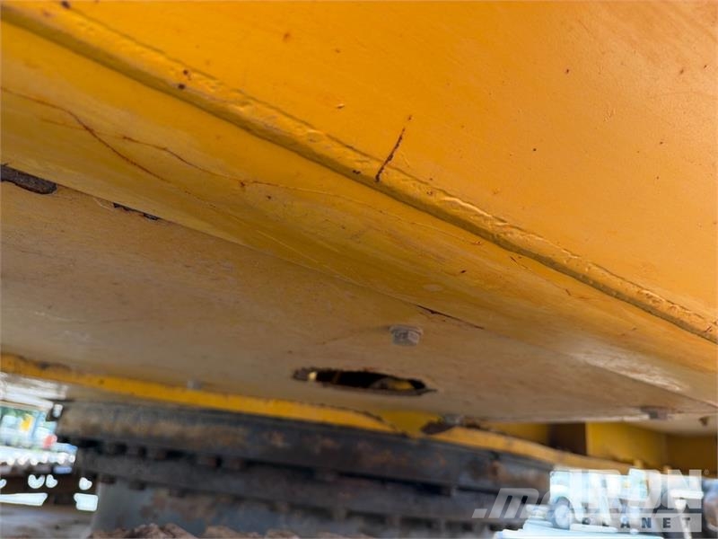 Komatsu PC210LC-11 Kāpurķēžu ekskavatori