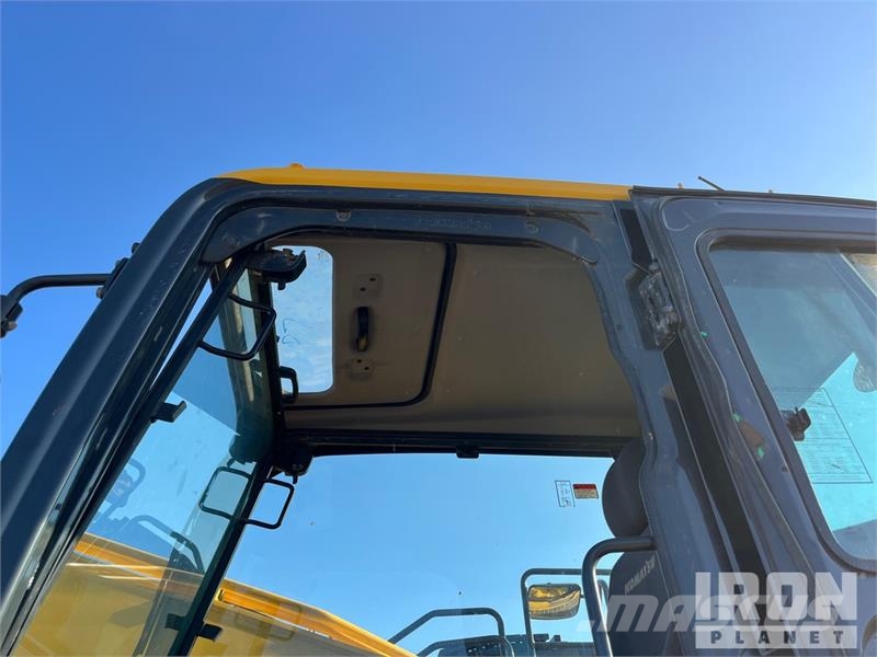 Komatsu PC210LC-11 Tracked Excavator Kāpurķēžu ekskavatori