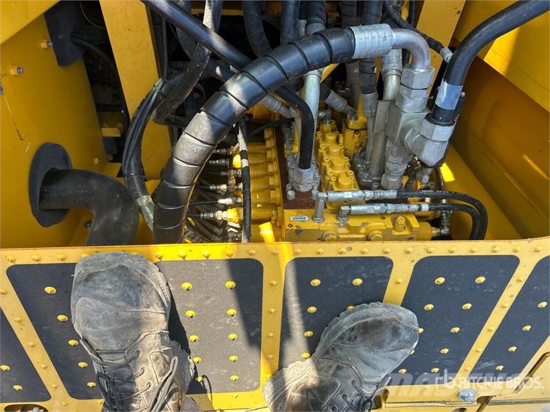 Komatsu PC210LC-11 Tracked Excavator Bagri goseničarji