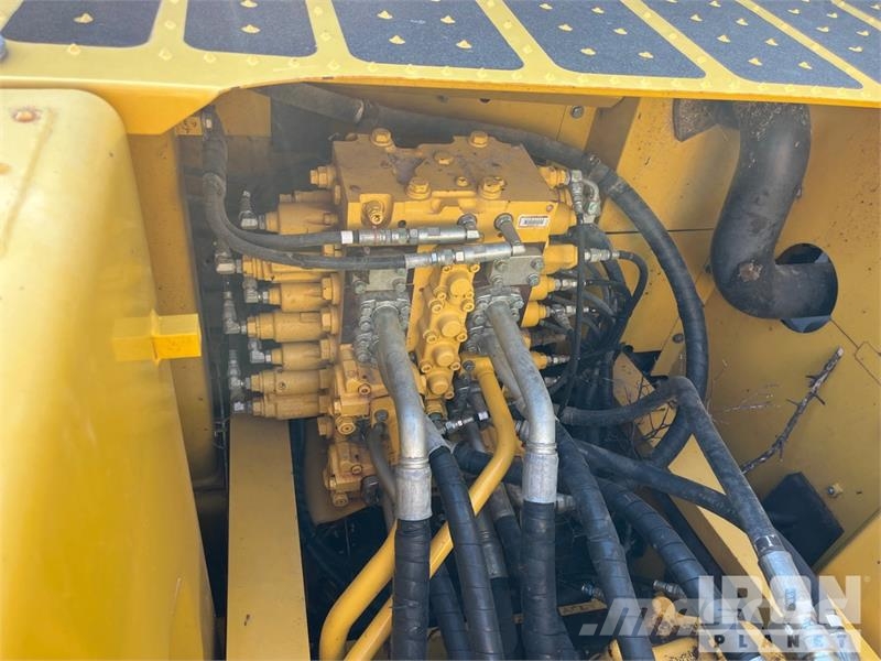 Komatsu PC210LC-11 Tracked Excavator Kāpurķēžu ekskavatori