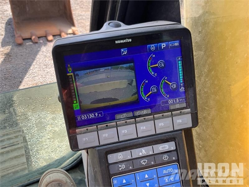 Komatsu PC210LC-11 Tracked Excavator Beltegraver