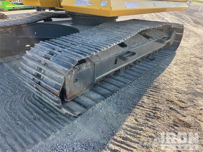 Komatsu PC210LC-11 Tracked Excavator Kāpurķēžu ekskavatori