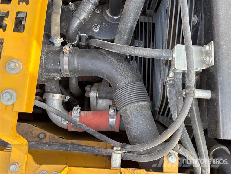 Komatsu PC210LC-11 Tracked Excavator Crawler excavators