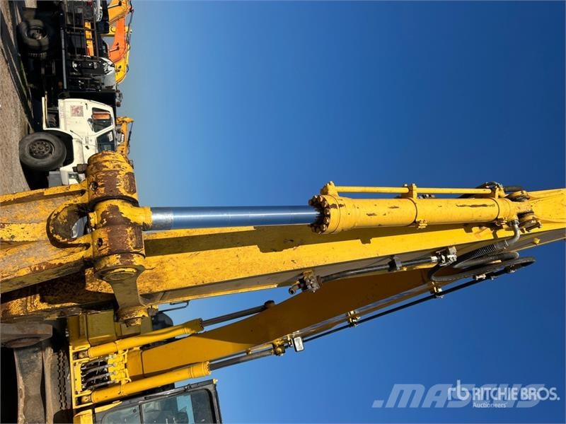 Komatsu PC210LC-11 Tracked Excavator Bagri goseničarji