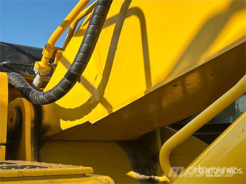 Komatsu PC210LC-11 Tracked Excavator Bagri goseničarji