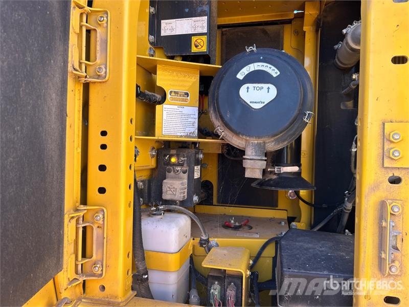 Komatsu PC210LC-11 Tracked Excavator Bagri goseničarji