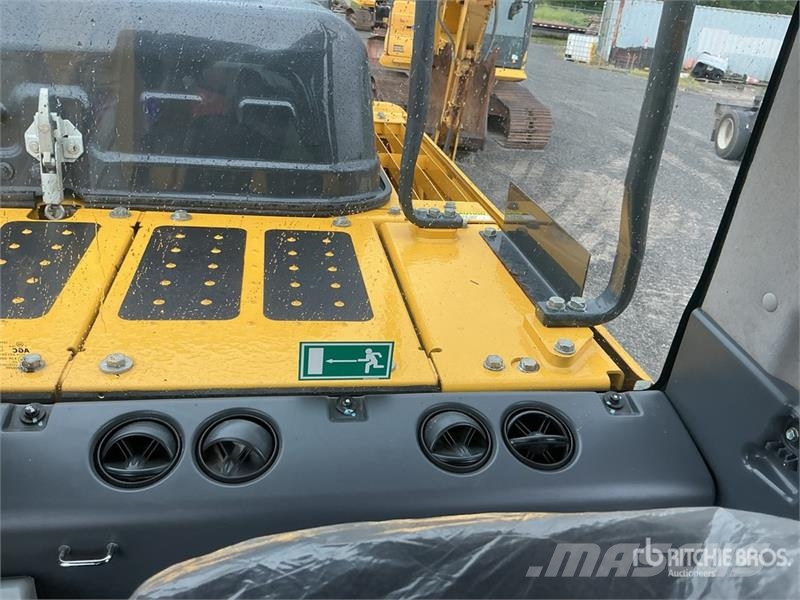 Komatsu PC210LC-11 Tracked Excavator Bagri goseničarji