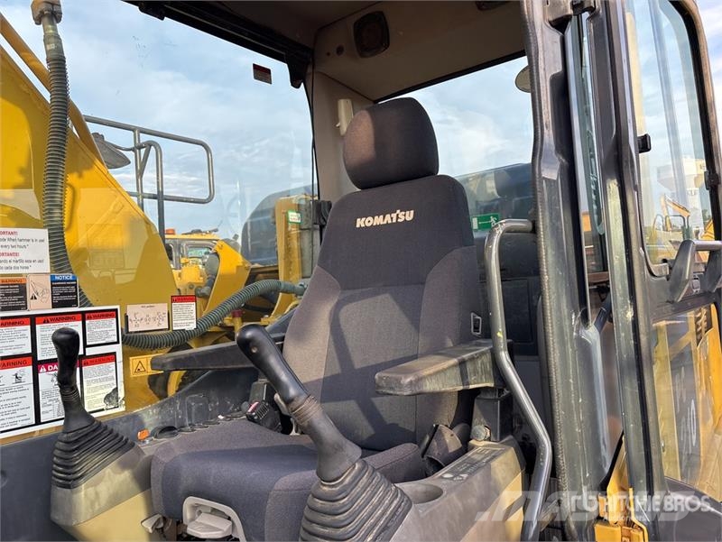 Komatsu PC210LC-11 Tracked Excavator Crawler excavators