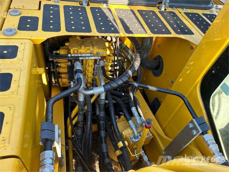 Komatsu PC210LC-11 Tracked Excavator Bagri goseničarji