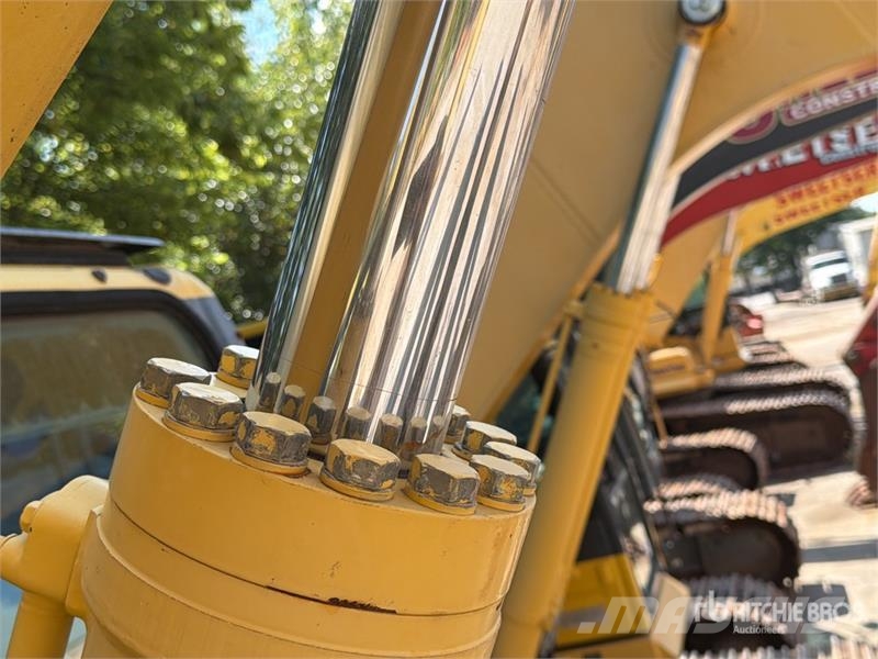 Komatsu PC220LC-7 Tracked Excavator Crawler excavators