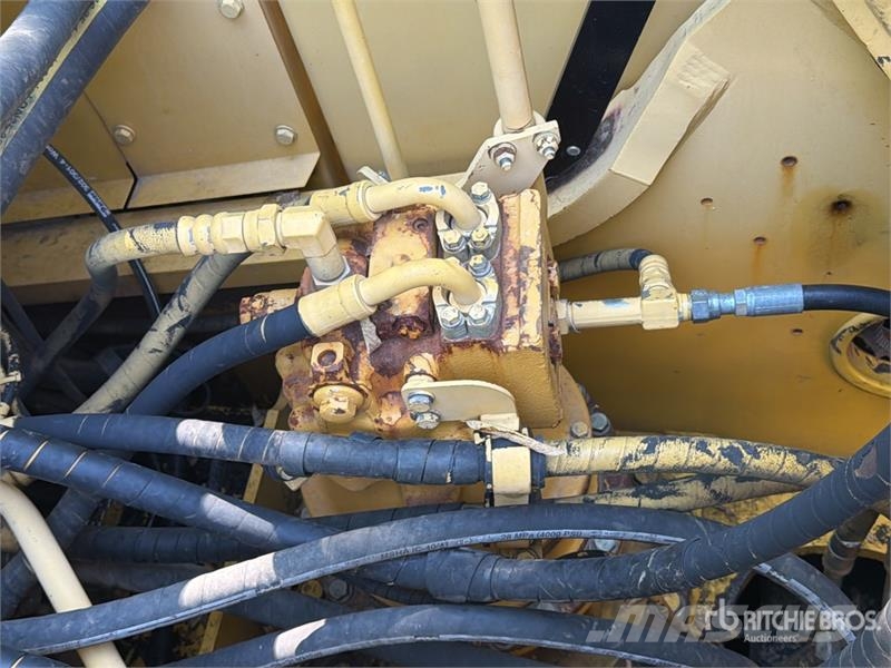 Komatsu PC220LC-7 Tracked Excavator Crawler excavators