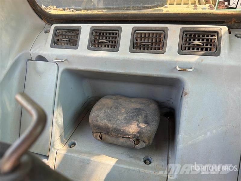 Komatsu PC220LC-7 Tracked Excavator Crawler excavators