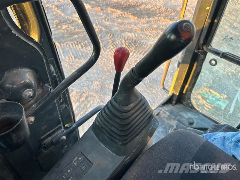Komatsu PC228US-10 Tracked Excavator Bagri goseničarji