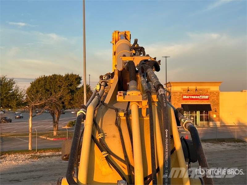 Komatsu PC228US-10 Tracked Excavator Bagri goseničarji