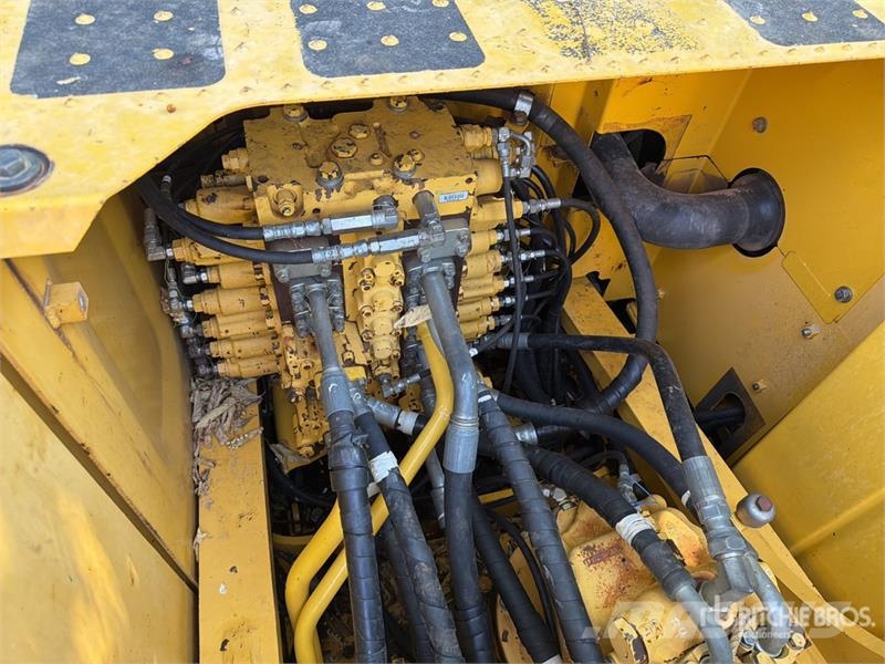 Komatsu PC240LC-10 Tracked Excavator Bageri guseničari