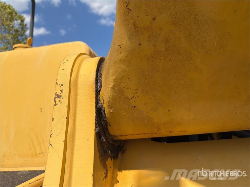 Komatsu PC270LC-7 Vikšriniai ekskavatoriai