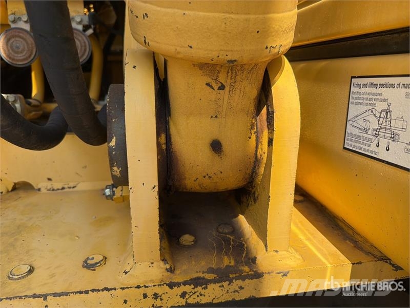 Komatsu PC270LC-7 Vikšriniai ekskavatoriai
