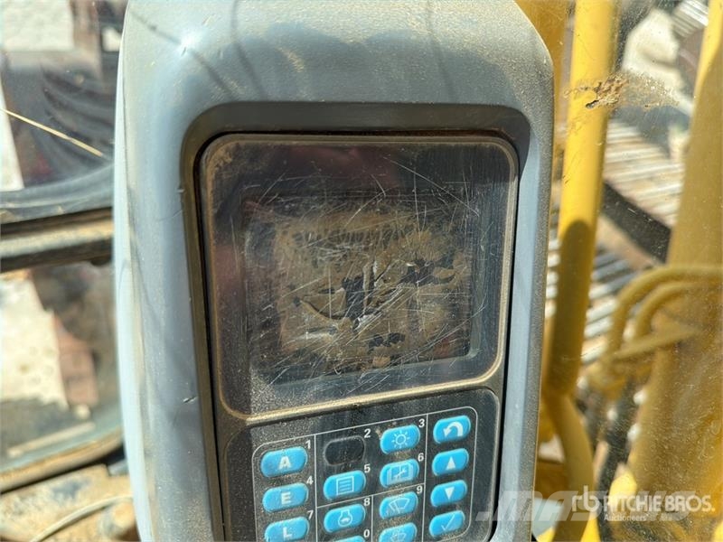 Komatsu PC270LC-7 Vikšriniai ekskavatoriai