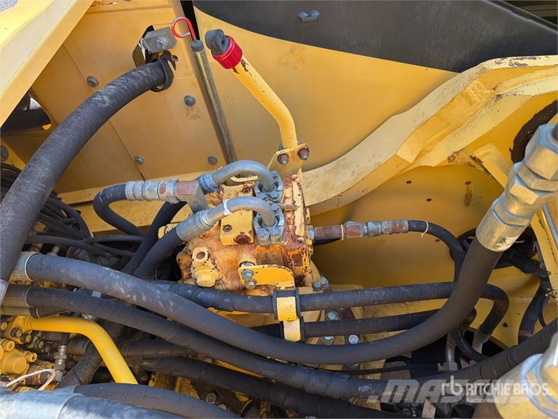 Komatsu PC270LC-7 Vikšriniai ekskavatoriai