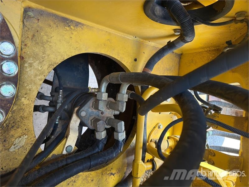 Komatsu PC270LC-7 Vikšriniai ekskavatoriai