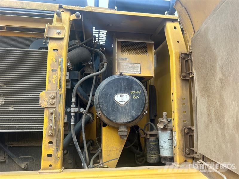 Komatsu PC360LC-10 Tracked Excavator Bagri goseničarji