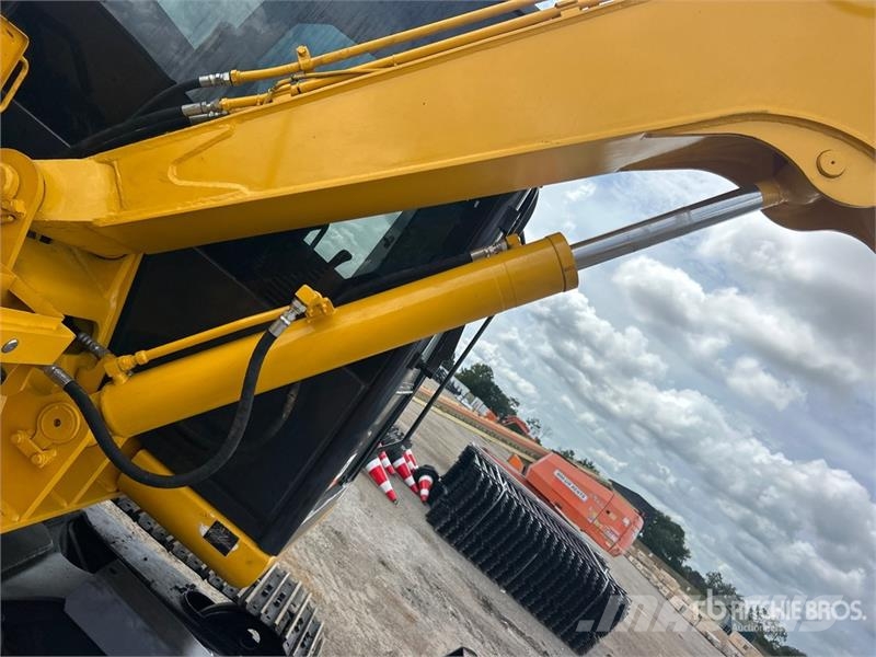 Komatsu PC70-8 Tracked Excavator Escavadoras de rastos