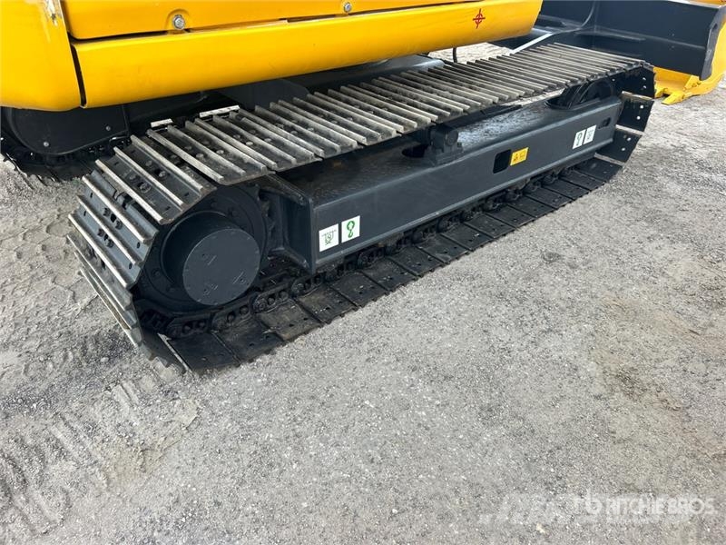 Komatsu PC70-8 Tracked Excavator Escavadoras de rastos