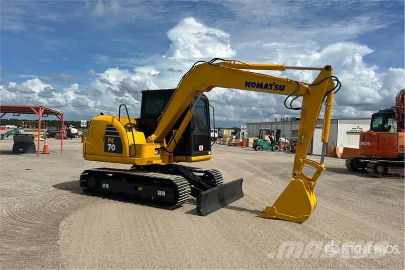 Komatsu PC70-8 Tracked Excavator Escavadoras de rastos