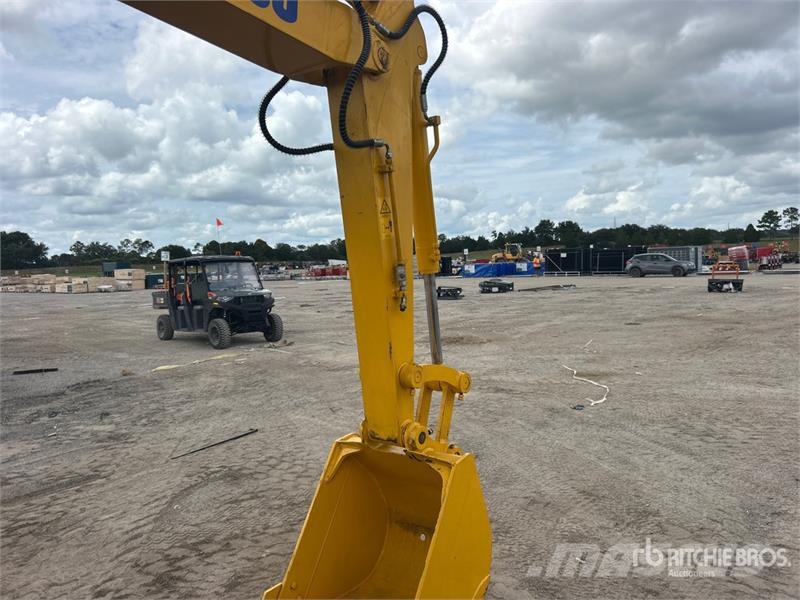 Komatsu PC70-8 Tracked Excavator Escavadoras de rastos