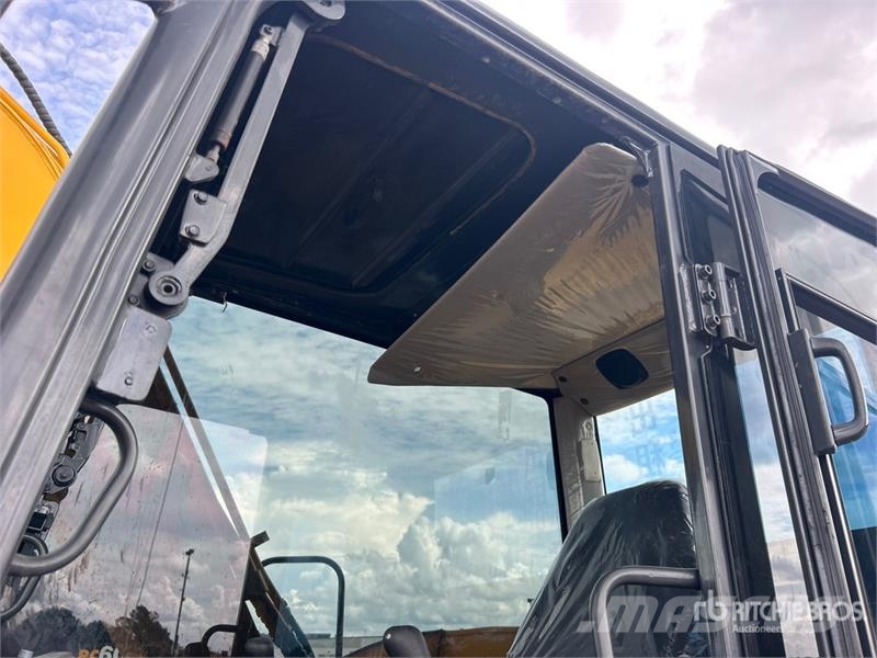 Komatsu PC70-8 Tracked Excavator Escavadoras de rastos