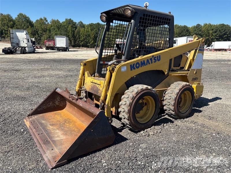 Komatsu SK815-5 Mini Pale Gommate