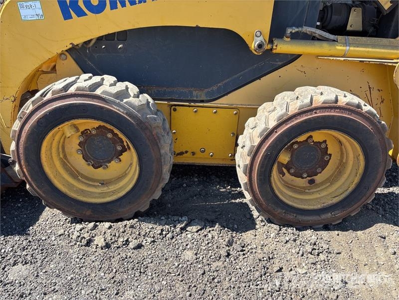 Komatsu SK815-5 Mini Pale Gommate