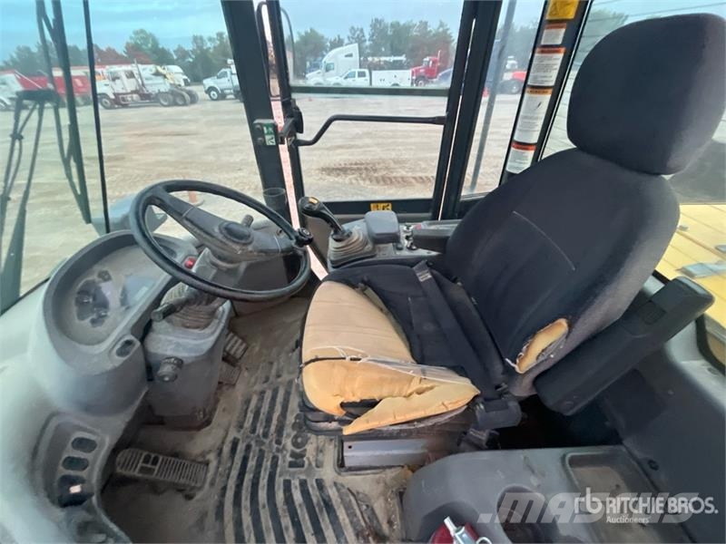 Komatsu WA200-7 Kolesni nakladalci