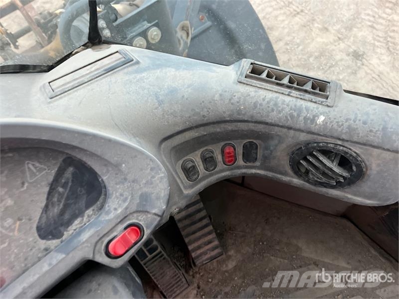 Komatsu WA200-7 Kolesni nakladalci