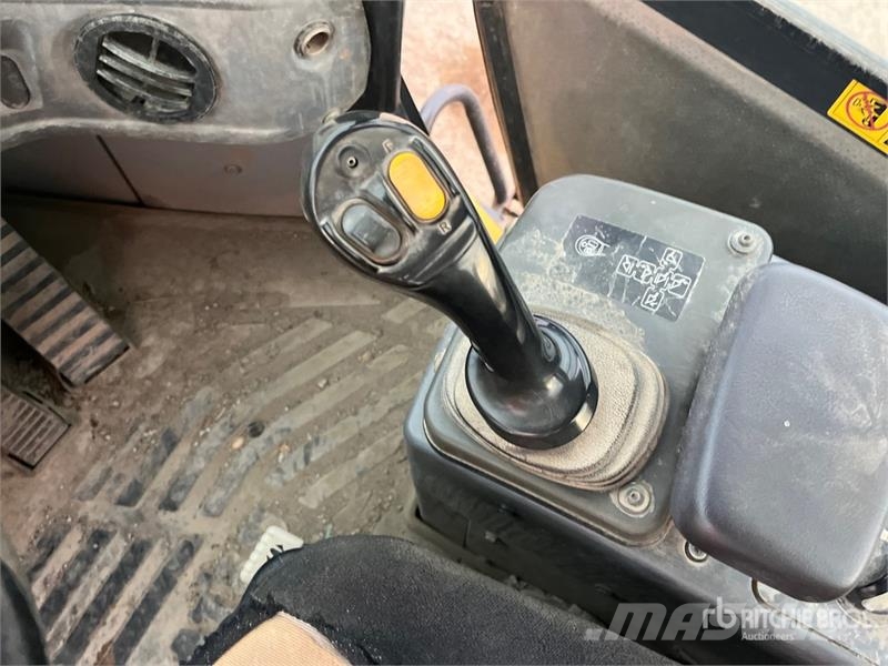 Komatsu WA200-7 Kolesni nakladalci